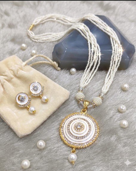Classic Pearl Circle Pendant Set