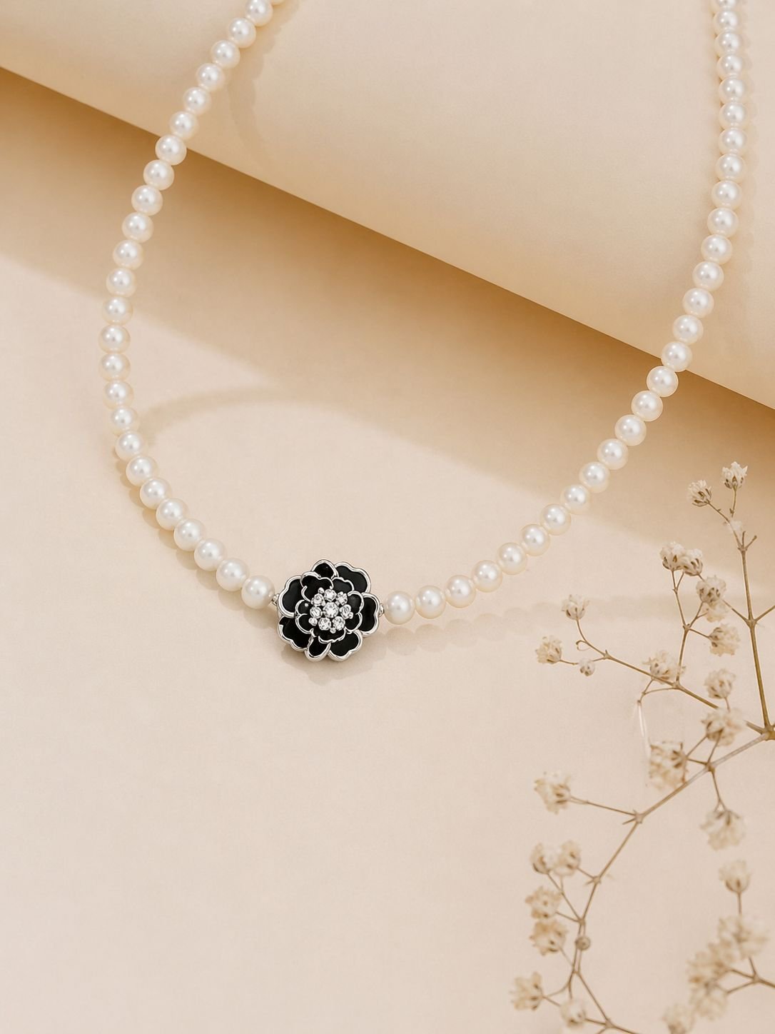 Black Bloom Pearl Necklace