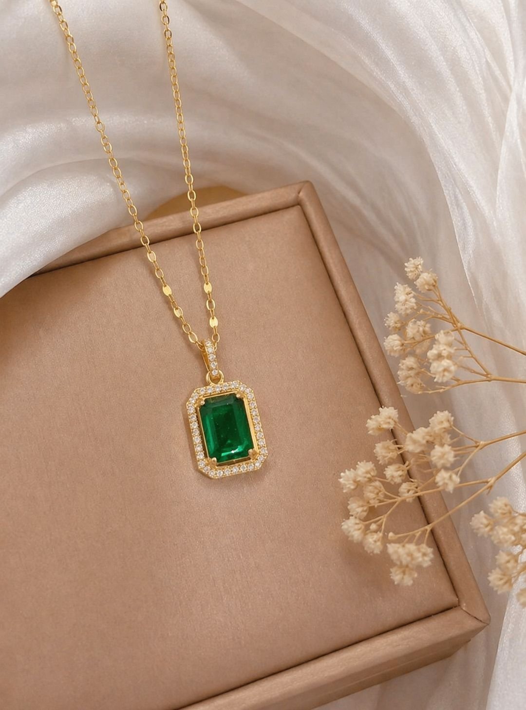 Emerald Luxe Pendant Necklace