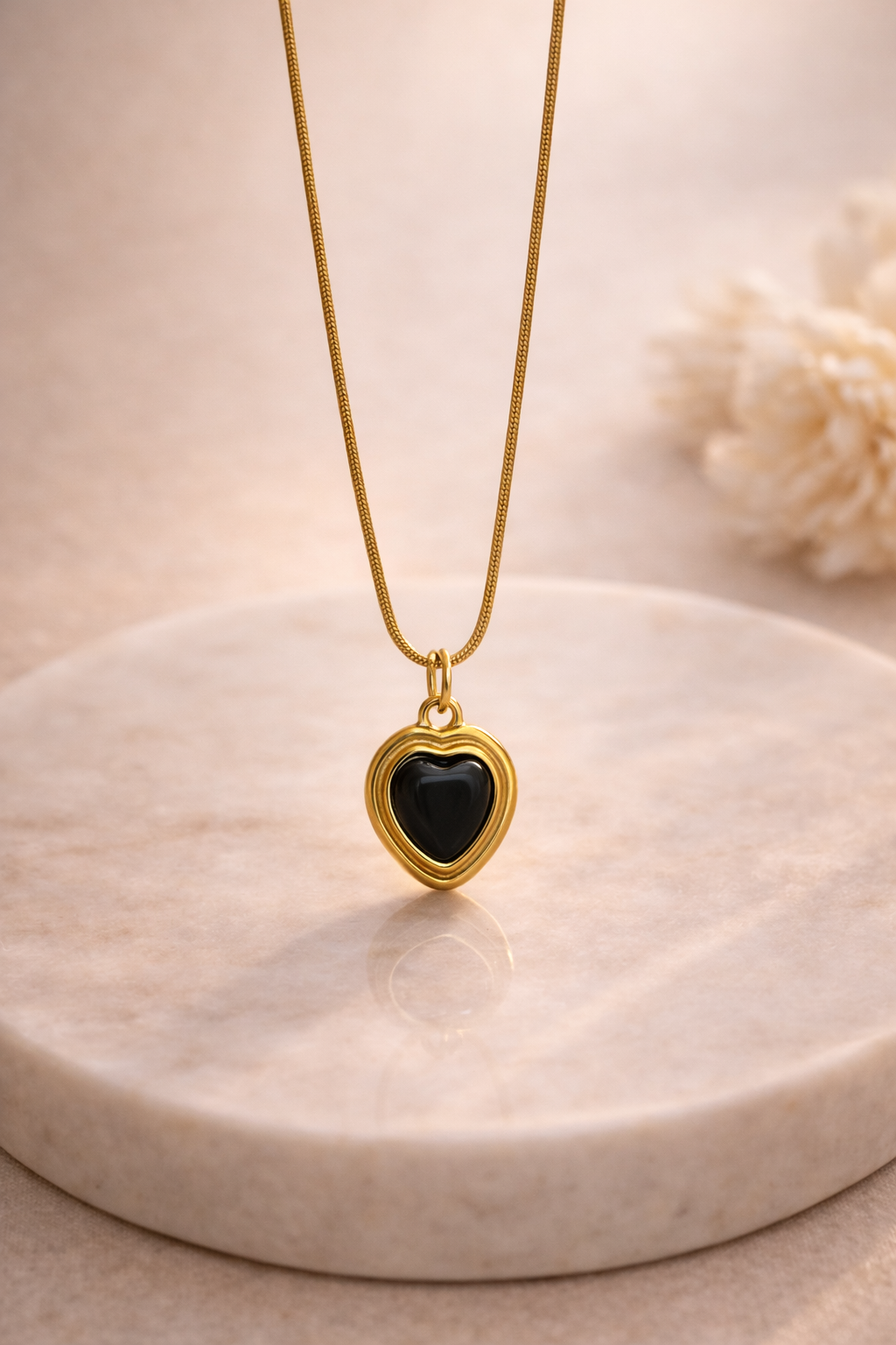 Noir Heart Elegance Pendant