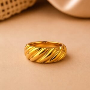 Golden Twist Luxe Band Ring